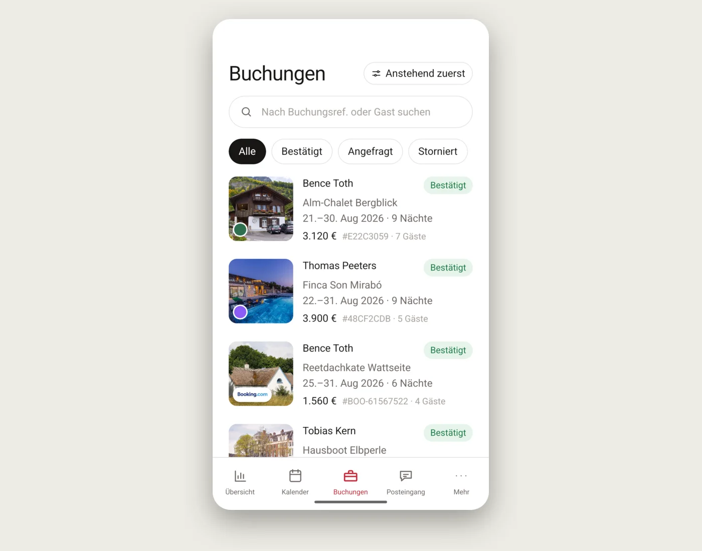 Buchungsliste der myNextDays-App mit Filtern und Kanal-Kennzeichnung Buchungsliste der myNextDays-App mit Suche, Statusfiltern, Sortierung und Buchungskanal wie Booking.com je Gast