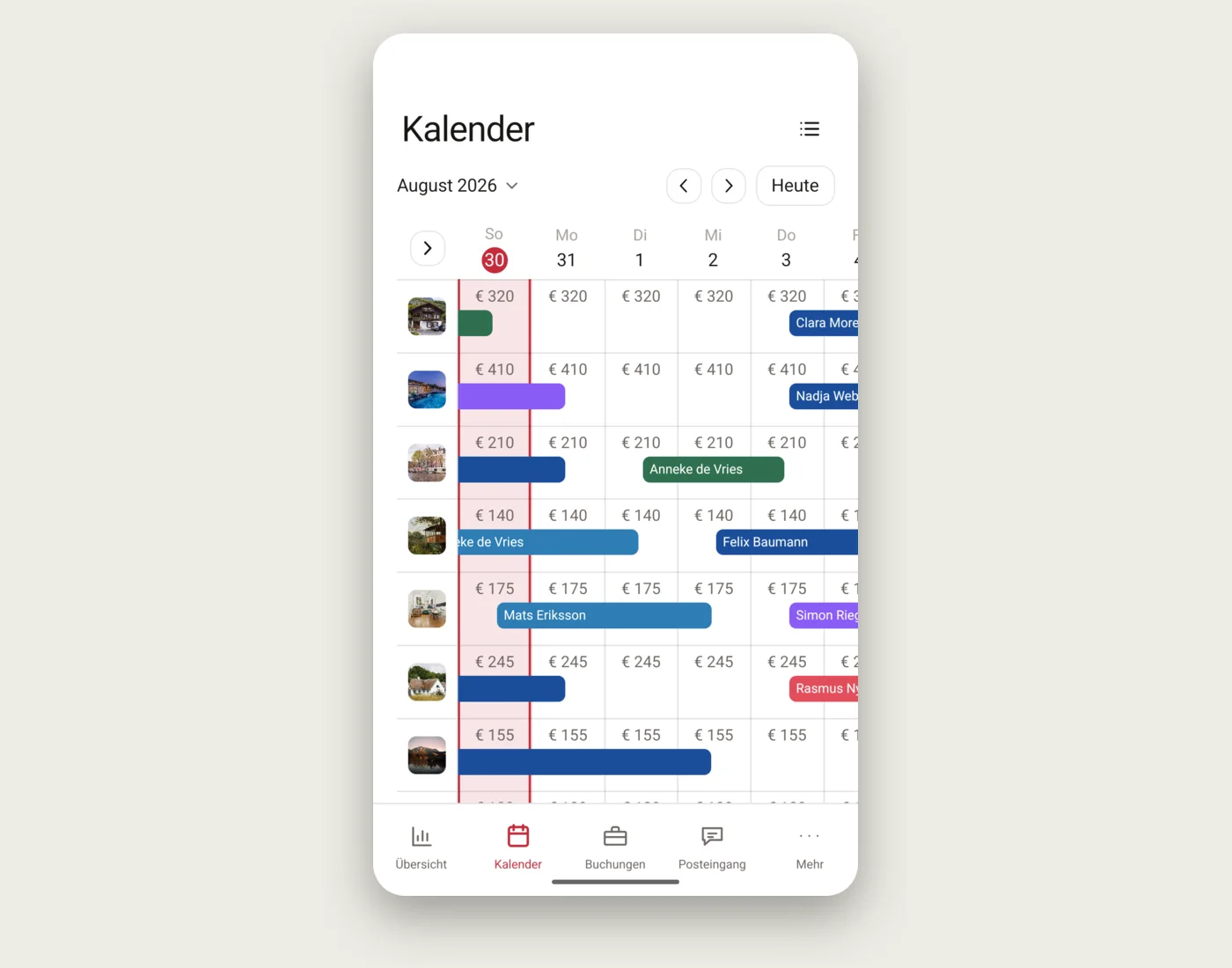 Multi-Kalender der myNextDays-App mit allen Objekten und Buchungsbalken Multi-Belegungskalender der myNextDays-App: Ferienwohnungen als Zeilen, Tagespreise und farbige Buchungsbalken